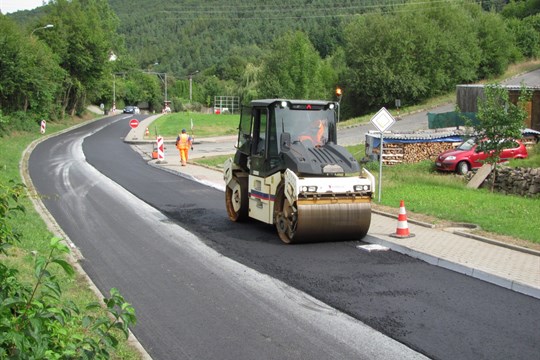 Práce silničářů na Kudlově jsou v plném proudu. Počítejte s jednosměrnou uzavírkou