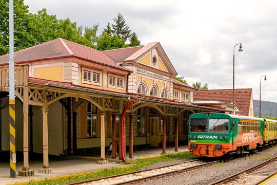 Skvělá zpráva pro milovníky vlaků a železnic! Karlovarský kraj pomůže Muzeu Kraslické dráhy, přispěje na zajištění jeho provozu