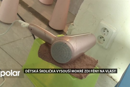 Vytopená dětská školička ve Frýdku-Místku vysouší zdi fény na vlasy