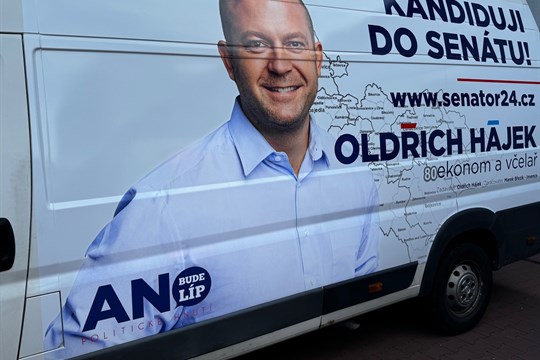 Senátorem za volební obvod Zlín je Oldřich Hájek z hnutí ANO. Porazil dosavadního senátora Patrika Kunčara