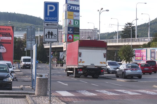 Parkoviště Nákupního centra Čepkov je častým místem dopravních nehod