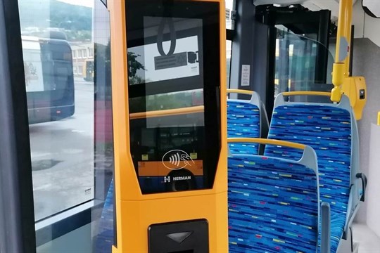 Od 1. prosince zaplatíte ve vozech DSZO bezhotovostně. Půjde to kartou, mobilem i chytrými hodinkami