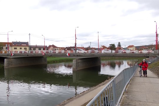 Oprava mostu přes Moravu v Uherském Hradišti začne teď na podzim. Provoz zatím omezen nebude