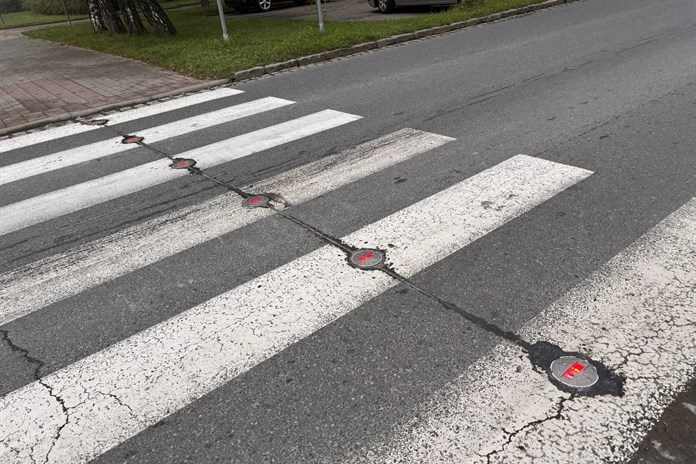 Na bezpečí chodců v Kroměříži dohlíží nové světelné přechody. Když na ně vstoupí člověk, začnou blikat červeně