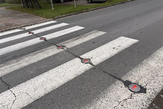 Na bezpečí chodců v Kroměříži dohlíží nové světelné přechody. Když na ně vstoupí člověk, začnou blikat červeně
