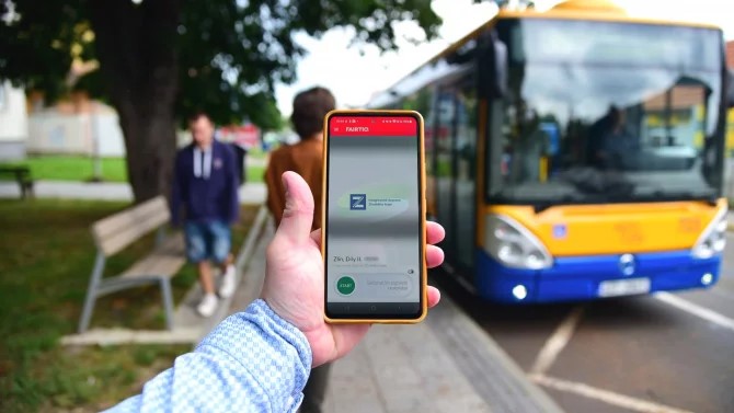 O mobilní aplikaci FAIRTIQ je ve Zlínském kraji zájem. Stáhlo si ji už přes 10 tisíc lidí