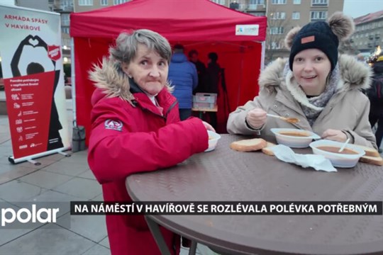 Lidé se mohli na náměstí Republiky zahřát polévkou pro potřebné, kterou uvařila Armáda spásy