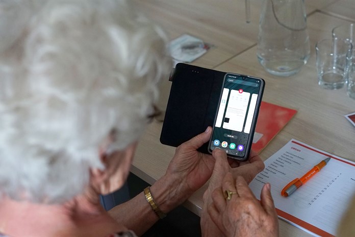 Chcete pomoci seniorům s digitálními technologiemi? Staňte se dobrovolníky Moudré Sítě