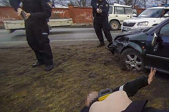 Strážníci pronásledovali ujíždějícího řidiče, který byl pod vlivem drog