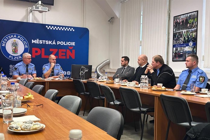 Na setkání zástupců ukrajinské ambasády s ukrajinskou komunitou a městskou policií se diskutovalo o řešení bezpečnosti v Plzni