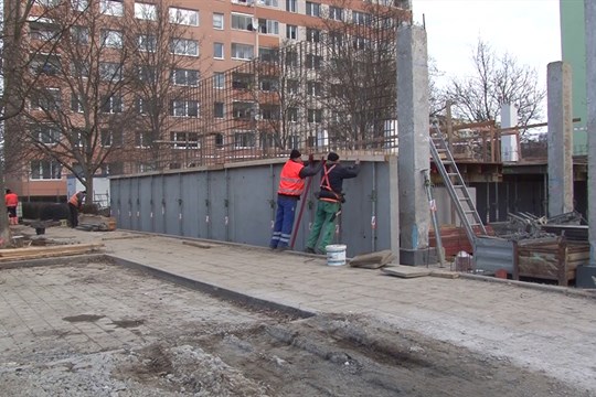 Na Trnkově ulici v Olomouci se staví nová knihovna