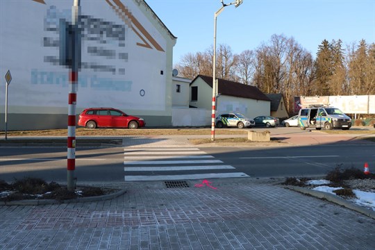Osmnáctiletý řidič srazil ve Slavičíně chodkyni. Utrpěla těžká zranění