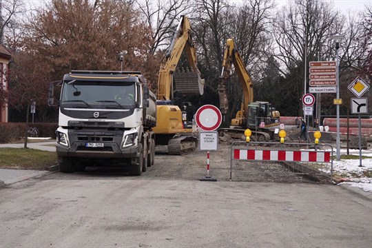 Řidiče v Čechách pod Kosířem zpomalí semafory