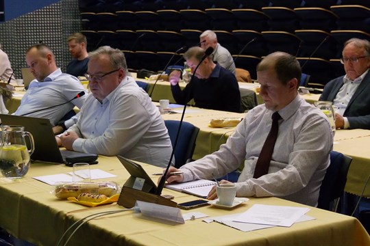 Na zasedání zastupitelstva vystřídal Jana Hrdého v Radě města Roman Bobek