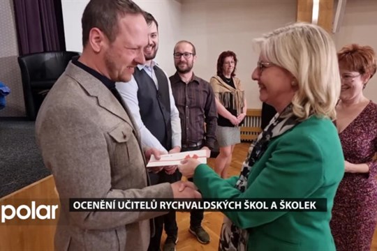 V Rychvaldě při slavnostním setkání ocenili pracovníky škol a školek