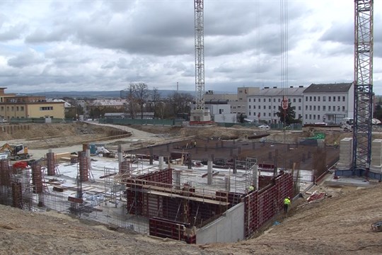 Stavba nového superpavilonu FNOL pokračuje