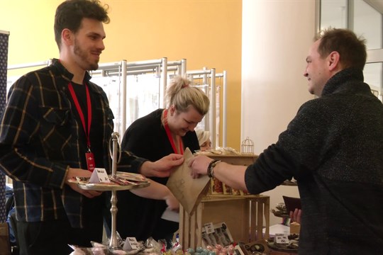 Velikonoční jarmark nabídl produkci chráněných dílen a dalších sociálních služeb