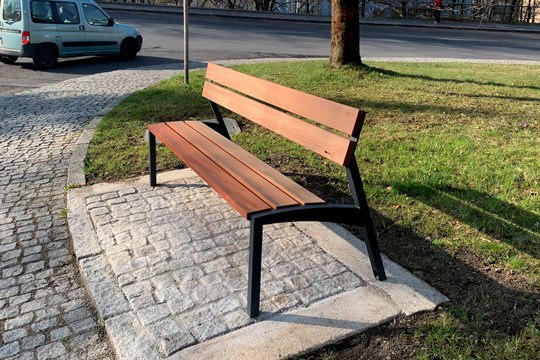Ve Vsetíně přibylo patnáct nových laviček