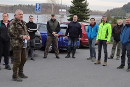 Dobrovolníci uklidili okolí Slezské Harty. Zapojil se hejtman i krajští úředníci