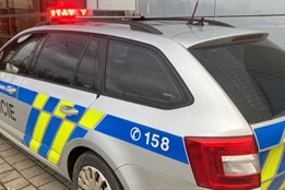 Policisté dopadli muže, který utíkal z obchodů se zbožím bez placení