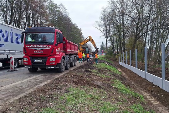 V Olomouckém kraji se u dálnic a silnic I. třídy staví více protihlukových stěn