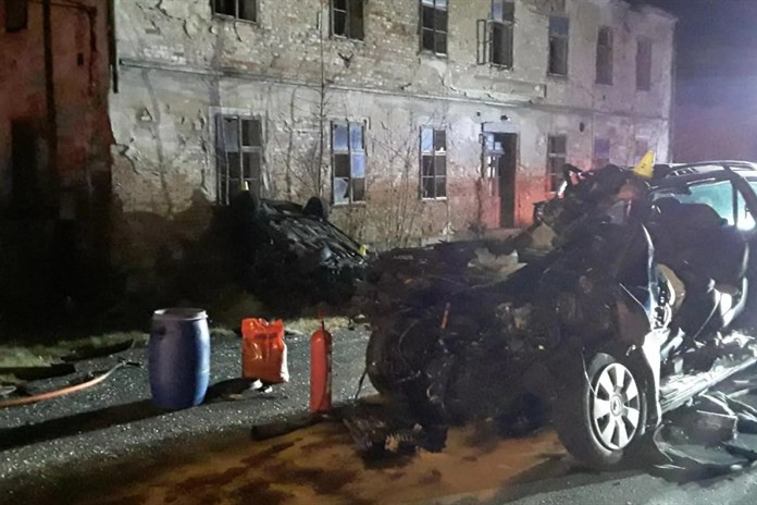 Tragická dopravní nehoda na Sokolovsku: O život přišli tři lidé