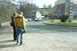 V centru Desné probíhá obnova parkoviště
