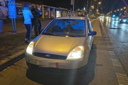 Jedno vozidlo, dvě osoby a přehršel přestupků řešili strážníci i cizinecká policie
