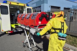 Mimořádné taktické cvičení v Otrokovicích: Biohazard týmy simulovaly nebezpečnou nákazu z Afriky