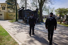 Městská policie zvýší během Velikonoc dohled na hřbitovech