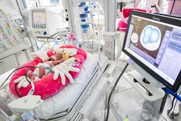 Zlínská neonatologie má nový monitor plicních funkcí novorozenců