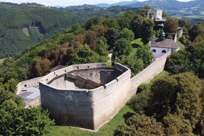 Obora i hrad Hukvaldy mohou být po zrušení zákazu opět otevřeny návštěvníkům