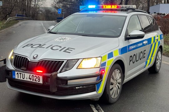 Deviant vlákal školačku do auta, odvezl ji za město a znásilnil