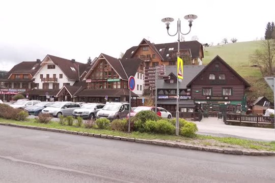 Rokytnice nad Jizerou upravila daň z nemovitosti
