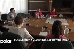 Parlament dětí a mládeže Poruba zavítal poprvé na radnici. Žáci diskutovali s místostarosty