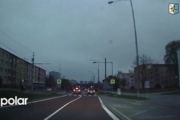 Školačka vběhla v Ostravě na přechod a srazilo ji auto. Policie hledá svědky