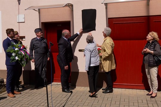 Pamětní deska připomíná bratry Pšurné, kteří bojovali na západní frontě