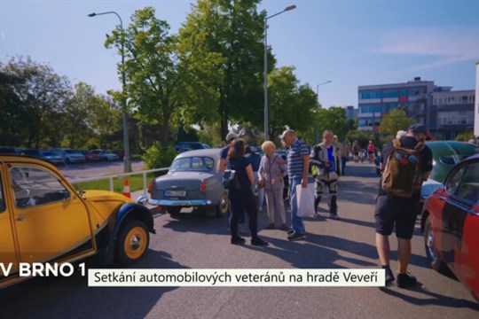 Setkání automobilových veteránů na hradě Veveří