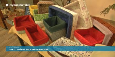 Svět tvořený srdcem v knihovně