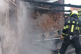 Požár rodinného domu ve Slušovicích dal hasičům pořádně zabrat