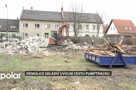 Demolice skladů u bývalého vlakového nádraží uvolní cestu pumptracku