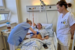 Budoucí zdravotníci skládají zkoušky v prostředí třinecké nemocnice