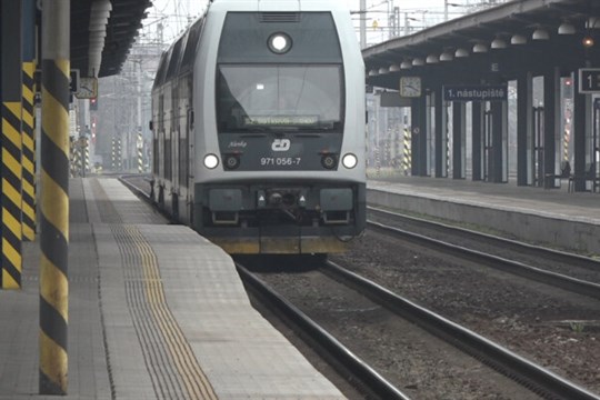 Závada na trakčním vedení zpozdila večerní vlaky na Karvinsku