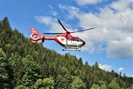 Seniorku ve Valašské Bystřici postihla mrtvice. Letěl pro ni vrtulník
