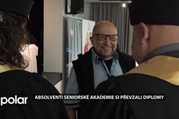 Absolventi Seniorské akademie si převzali na promoci diplomy.