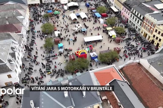 V centru Bruntálu přivítaly jaro stovky motorkářů na tradiční akci
