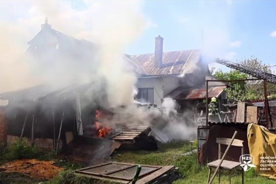 Za požárem domu stálo nedbalé pálení sena