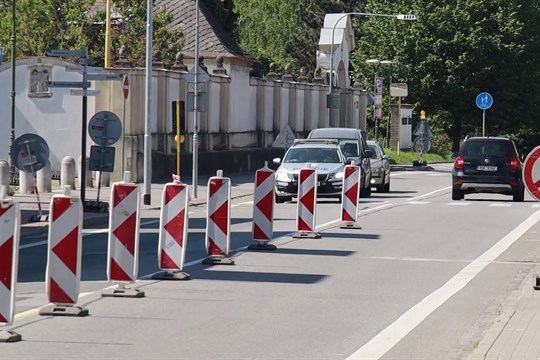 Oprava plynového potrubí ve Veselí brzdí dopravu