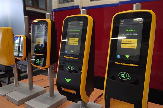 Cestující olomoucké MHD budou moct ve vozech platit kartou