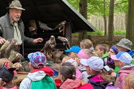 Při Dni lesa na Sofronce se učilo znát přírodu na 160 školáků. Žáci se zábavnou formou seznámili s faunou i flórou